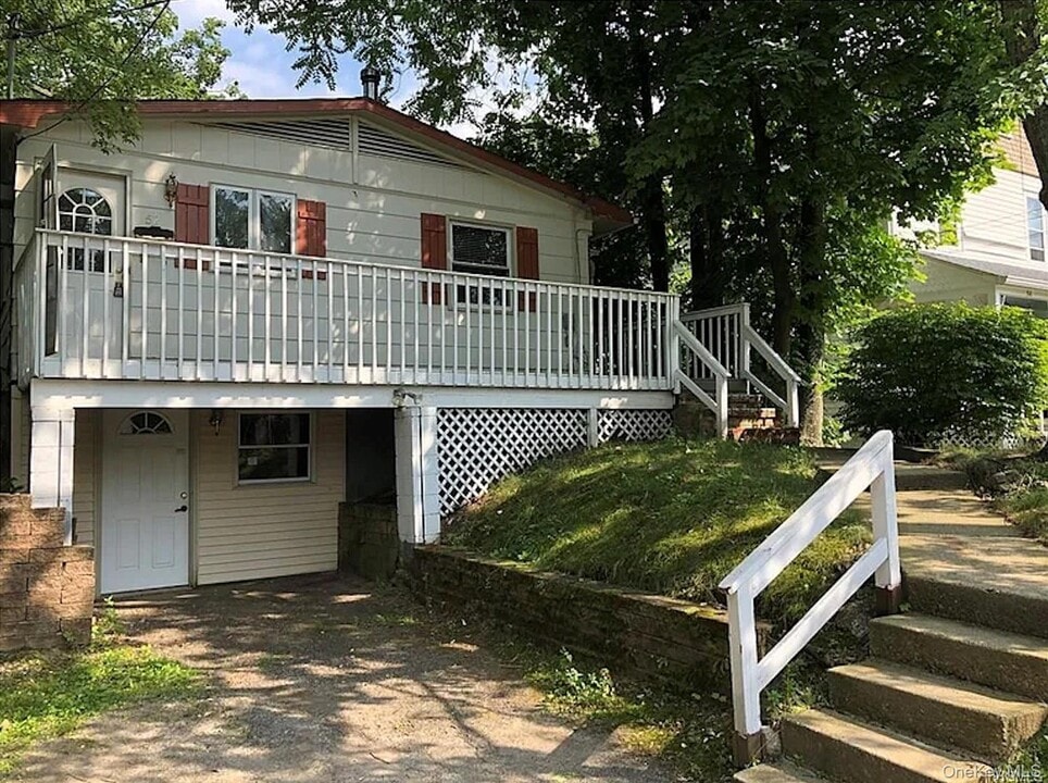 52 Horton Ave in Middletown, NY - Building Photo