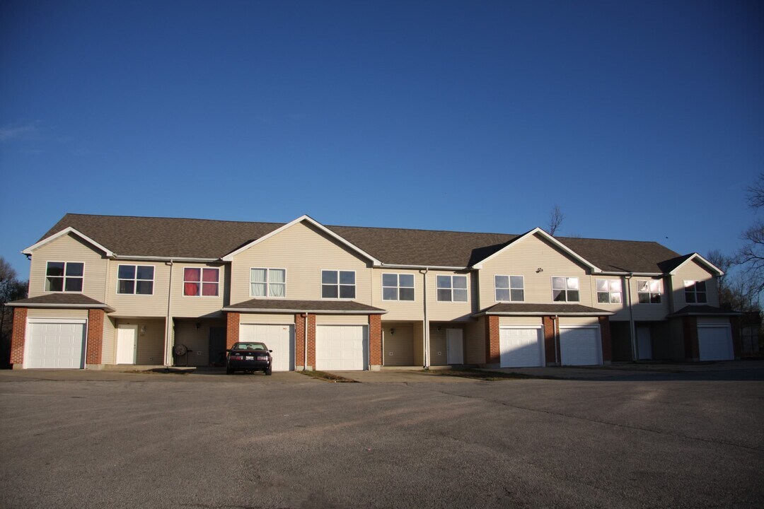 Centreville Courts Apartments in Centerville, IL - Building Photo