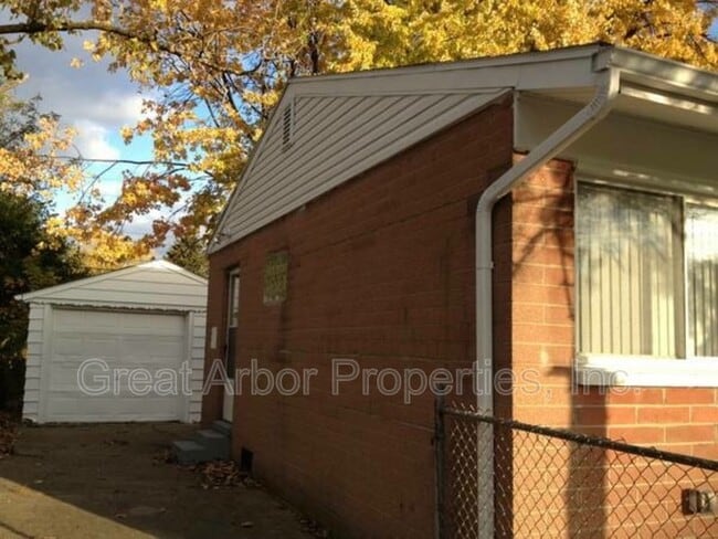 741 Dorset Ave in Ypsilanti, MI - Building Photo - Building Photo