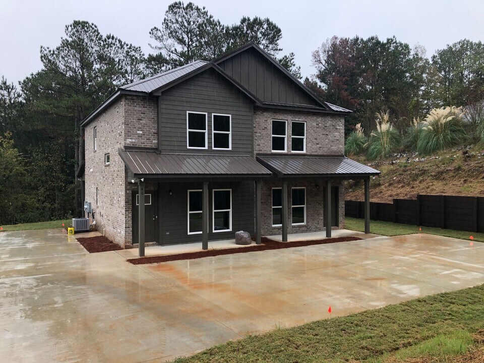 38-40 Kaitlyn Ct in Hamilton, GA - Building Photo