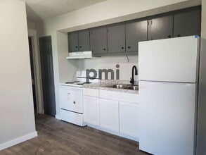 465 E Main St in Warrensburg, IL - Building Photo - Building Photo