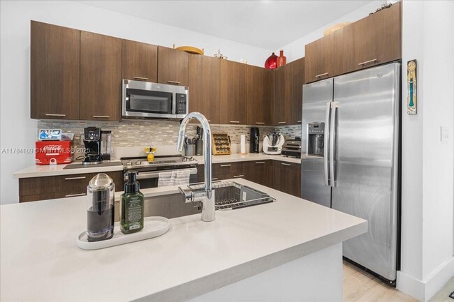 8301 NW 41st St, Unit B-309 in Doral, FL - Building Photo - Building Photo