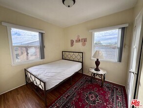 8211 Crenshaw Dr in Inglewood, CA - Building Photo - Building Photo