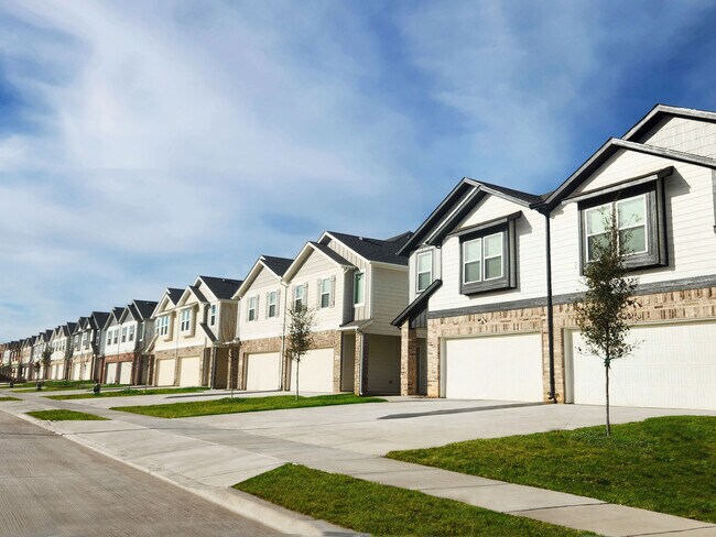 Hampton Villas in Crowley, TX - Building Photo - Building Photo