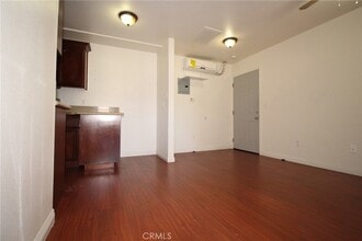 7914 Seville Ave, Unit B in Huntington Park, CA - Foto de edificio - Building Photo