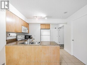373 Front St W in Toronto, ON - Building Photo - Building Photo