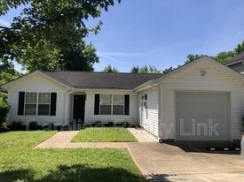 5534 Allen Rd E in Charlotte, NC - Building Photo