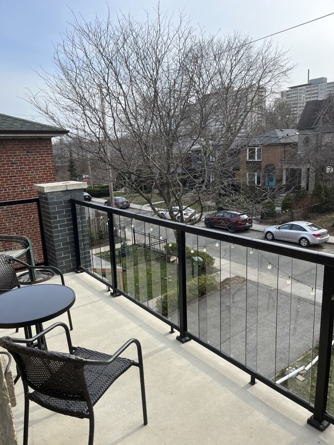 property at 283 Indian Grv