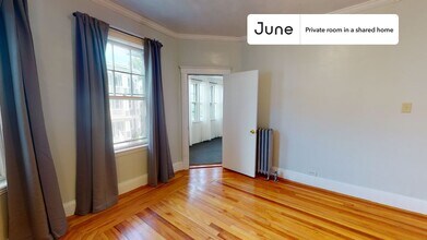 Room in Shared 4 bed/1 bath home, Unit B in Boston, MA - Building Photo - Building Photo