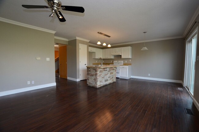 4900 E Hull Ave in Des Moines, IA - Building Photo - Building Photo