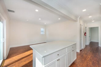 49 Greenwood Ave, Unit 2 in Montclair, NJ - Foto de edificio - Building Photo