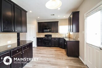 8023 Louise Oak Ct in Spring, TX - Foto de edificio - Building Photo