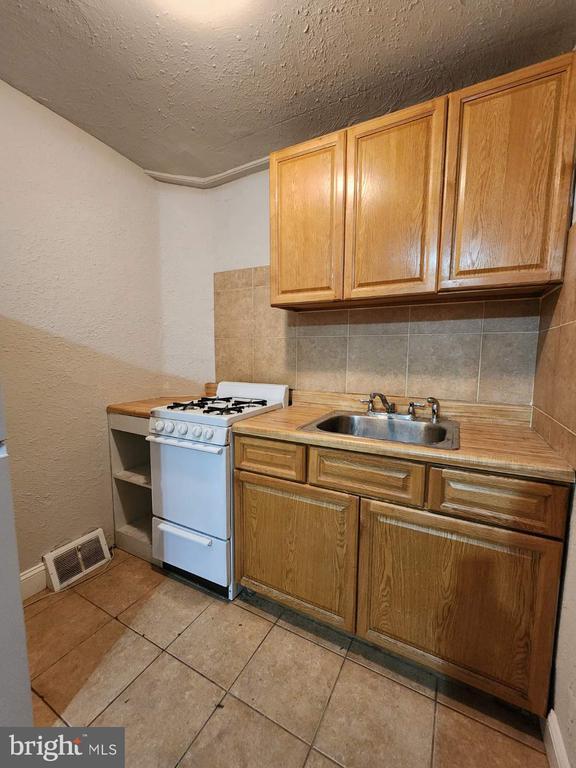 4522 Springfield Ave in Philadelphia, PA - Building Photo - Building Photo