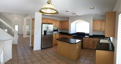 10956 Royal Highlands St in Las Vegas, NV - Foto de edificio - Building Photo