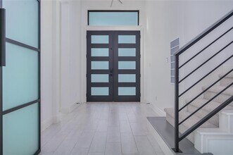 19408 Summit Glory Trl in Briarcliff, TX - Building Photo - Building Photo