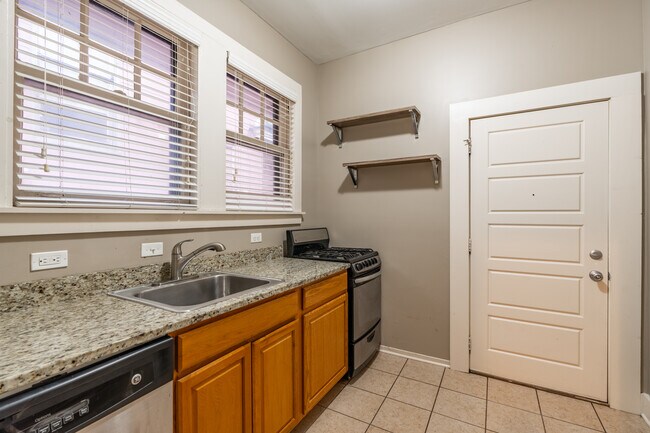 31 S McLean Blvd in Memphis, TN - Building Photo - Interior Photo