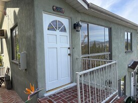 2564 Corralitas Dr in Los Angeles, CA - Building Photo