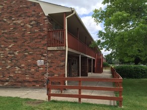 3001 Mid Dale Ln in Louisville, KY - Building Photo - Building Photo