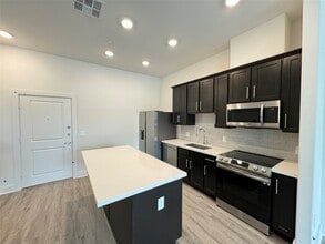 21 Chenevert St in Houston, TX - Building Photo - Building Photo