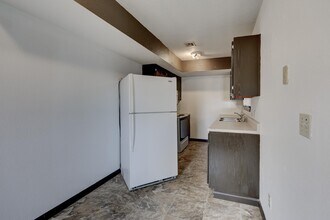 717 N Walker St in Webb City, MO - Building Photo - Building Photo