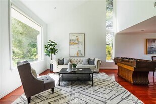 21793 Planewood Dr in Woodland Hills, CA - Building Photo