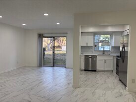 4455 38th Ter N, Unit B4 in St. Petersburg, FL - Building Photo