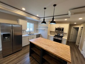 1032 N Helen Ln in Wasilla, AK - Building Photo - Building Photo