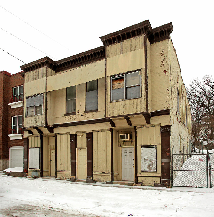 208 Bates Ave in St. Paul, MN - Building Photo