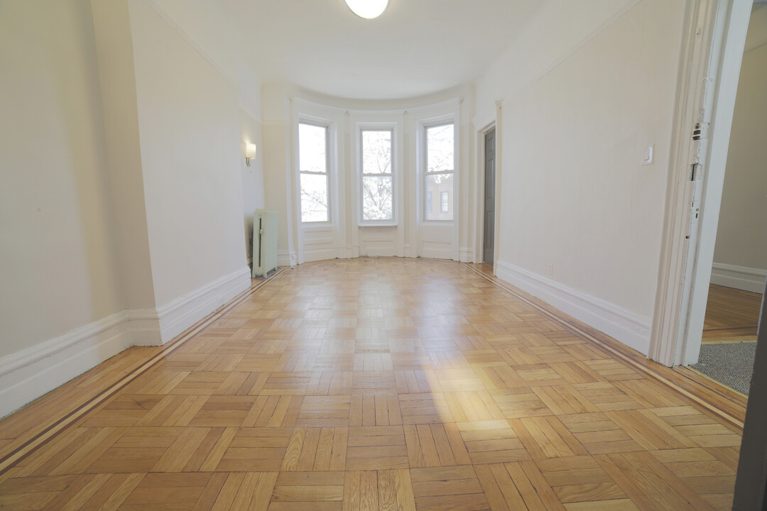 952 E 156th St, Unit #3 in Bronx, NY - Foto de edificio