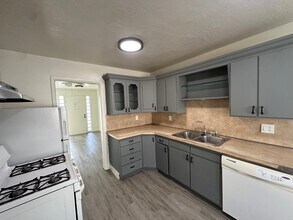8585 S 40 E in Sandy, UT - Building Photo - Building Photo