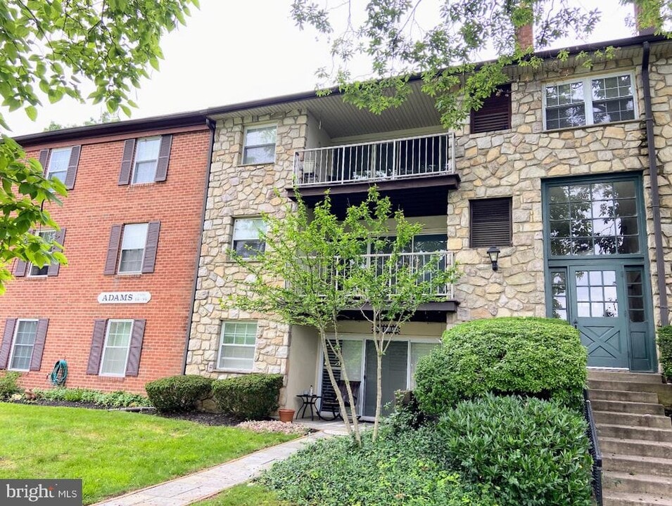 83 Drummers Ln in Wayne, PA - Building Photo