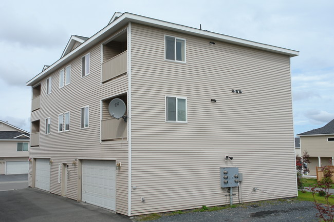 9352-9364 Morningside Loop in Anchorage, AK - Building Photo - Building Photo