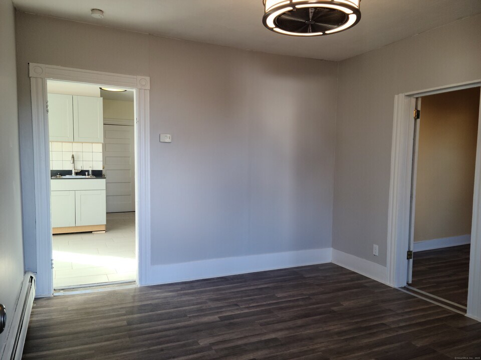 28 Short St in New Britain, CT - Building Photo