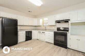 2005 Fox Ave in Moore, OK - Building Photo - Building Photo