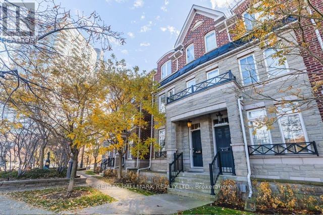 99 The Queensway in Toronto, ON - Building Photo - Building Photo