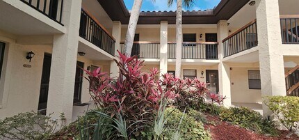 704 Hammock Pine Blvd, Unit 704 in Clearwater, FL - Foto de edificio - Building Photo