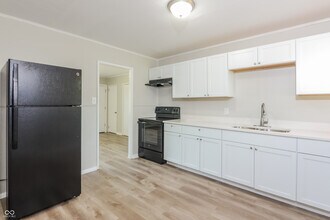 4030 Kalmar Dr in Indianapolis, IN - Building Photo - Building Photo
