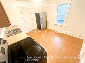 859 Brown St-Unit -Up Unit in Akron, OH - Building Photo - Building Photo