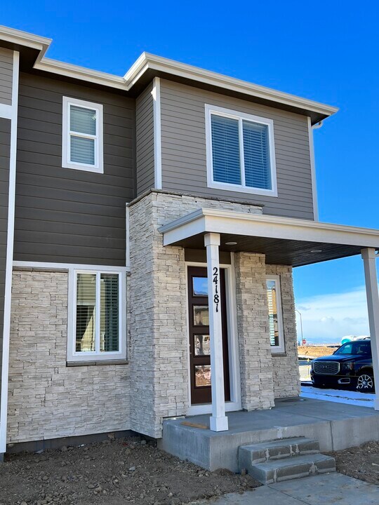 24181 E 41st Ave in Aurora, CO - Building Photo