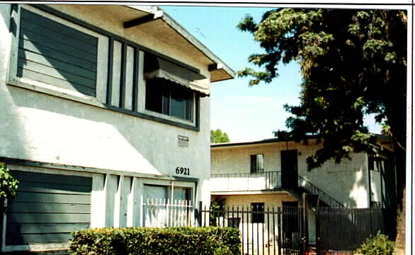 Westland @ 69th Street in Long Beach, CA - Foto de edificio - Building Photo