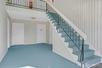 529 Sharon Garden Ct in Woodbridge, NJ - Building Photo - Building Photo