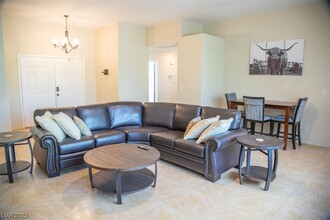 7410 Deer Springs Way in Las Vegas, NV - Building Photo - Building Photo