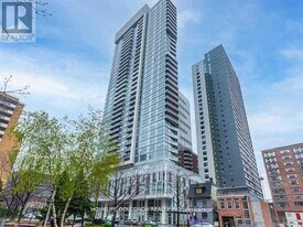 77 Mutual St in Toronto, ON - Building Photo