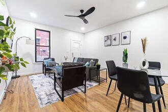 523 Alpine Ave in Pittsburgh, PA - Foto de edificio - Building Photo