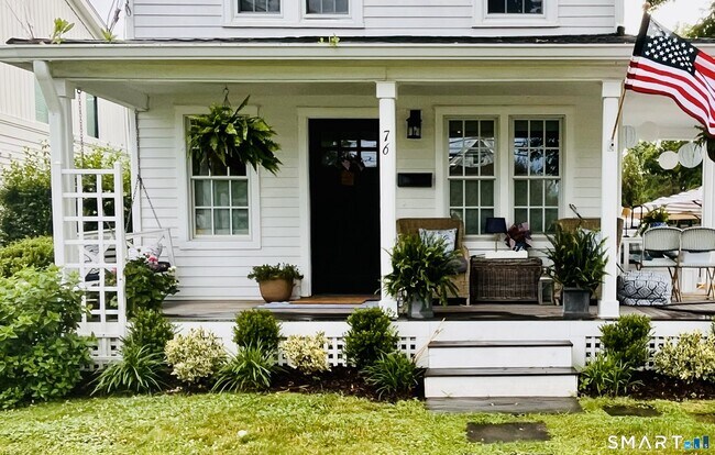 76 East Ave in New Canaan, CT - Building Photo - Building Photo