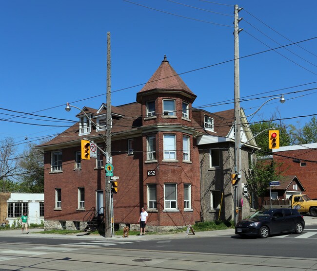 652 Kingston Rd in Toronto, ON - Building Photo - Building Photo