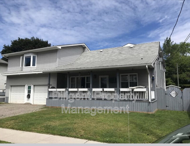 property at 612 Romaine St