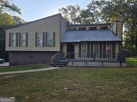 5831 Oak Ct in Douglasville, GA - Building Photo