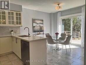 23 Springer Dr in Richmond Hill, ON - Building Photo - Building Photo