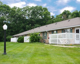 Wyndemere Apartments in Franklin, OH - Building Photo - Building Photo